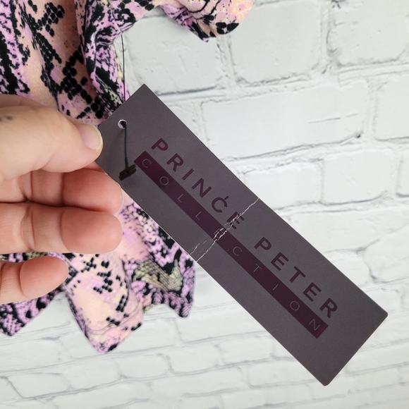 PRINCE PETER COLLECTION | cropped crewneck snake reptile print top - Picture 3 of 8